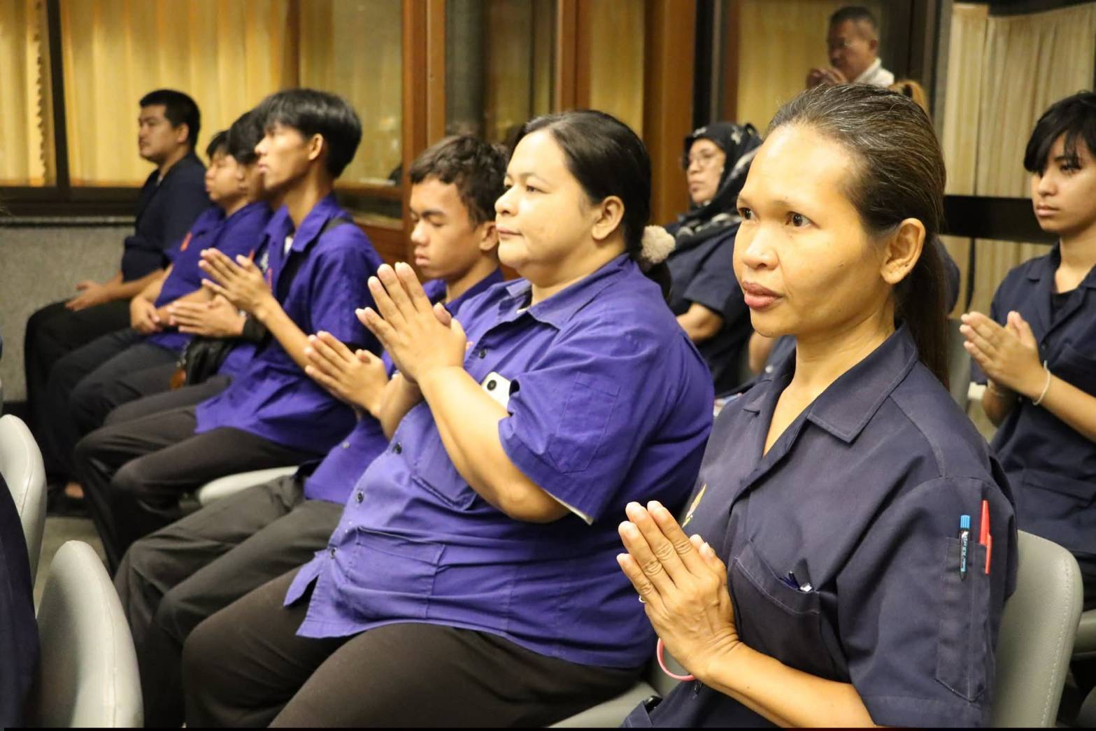 title - ศูนย์ส่งเสริมและพัฒนาอาชีพเสริมนอกภาคการเกษตร โดย สำนักงานการปฏิรูปที่ดินเพื่อเกษตรกรรม จัดโครงการพัฒนาบุคลากรเพื่อเพิ่มประสิทธิภาพการดำเนินงานด้านศิลปหัตถกรรม กิจกรรมไหว้ครูช่าง ณ ชั้น 2 อาคารพระมิ่งขวัญ ศูนย์ส่งเสริมและพัฒนาอาชีพเสริมนอกภาคการเกษตร (ศูนย์ศิลปาชีพบางไทรฯ (เดิม))